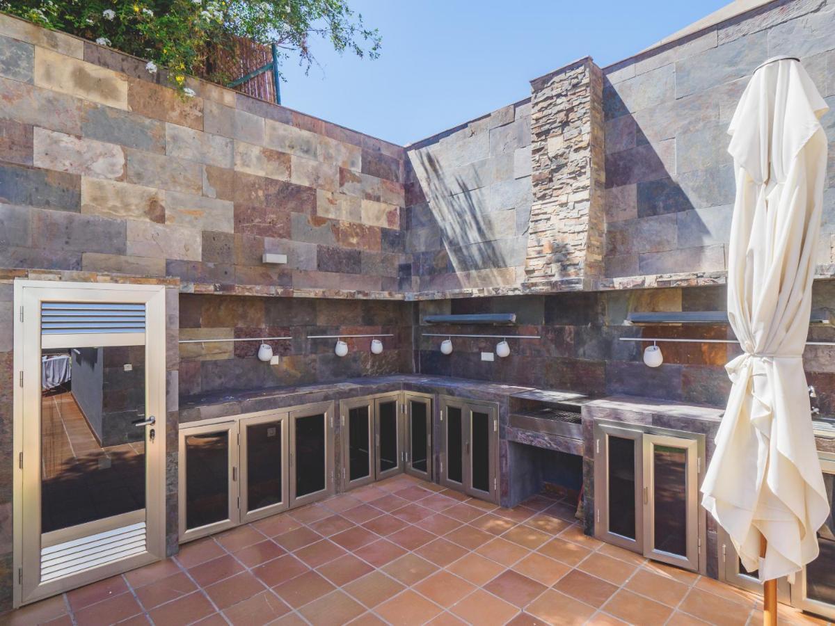 Willa Cubo's Gibralfaro House Center *